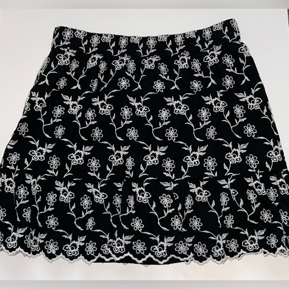 LOFT Black and White Floral Skirt